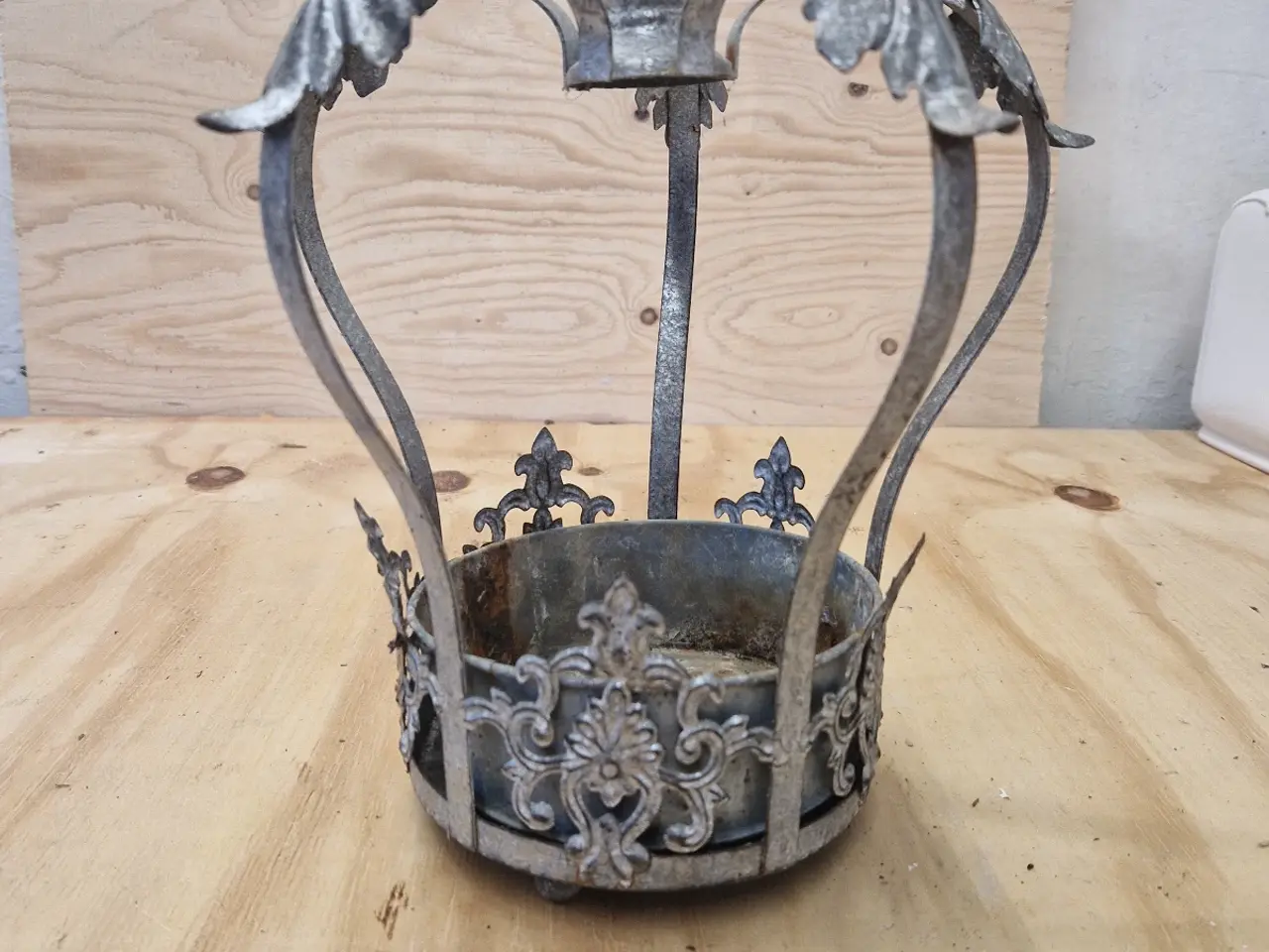 Billede 2 - Dekorativ krone I metal med patina