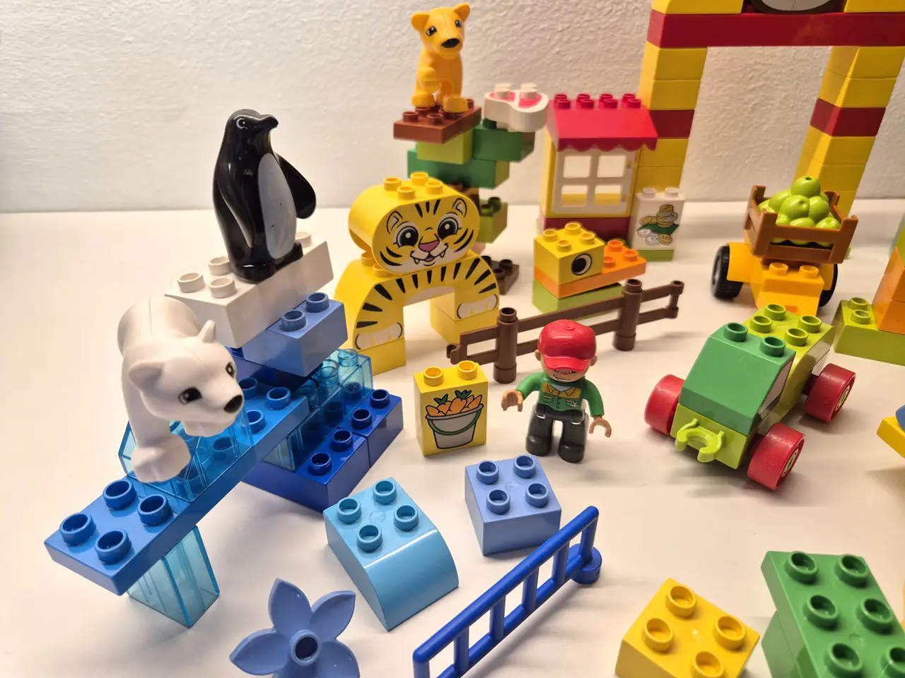 Billede 2 - Duplo Zoo, Mange Dyr samt forskellige figurer og k