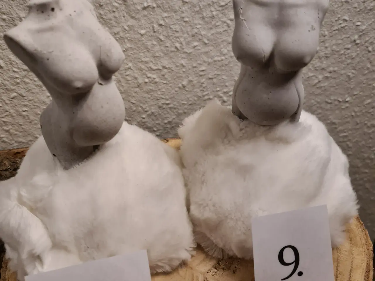 Billede 5 - Figur af gravid i beton med stof