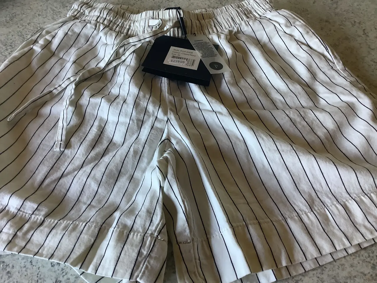 Billede 2 - Helt nye shorts Sisters Point str. xs. 1/2 pris!