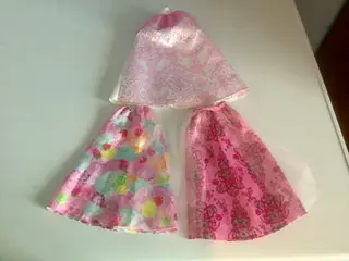 Tre lange Barbie nederdele.