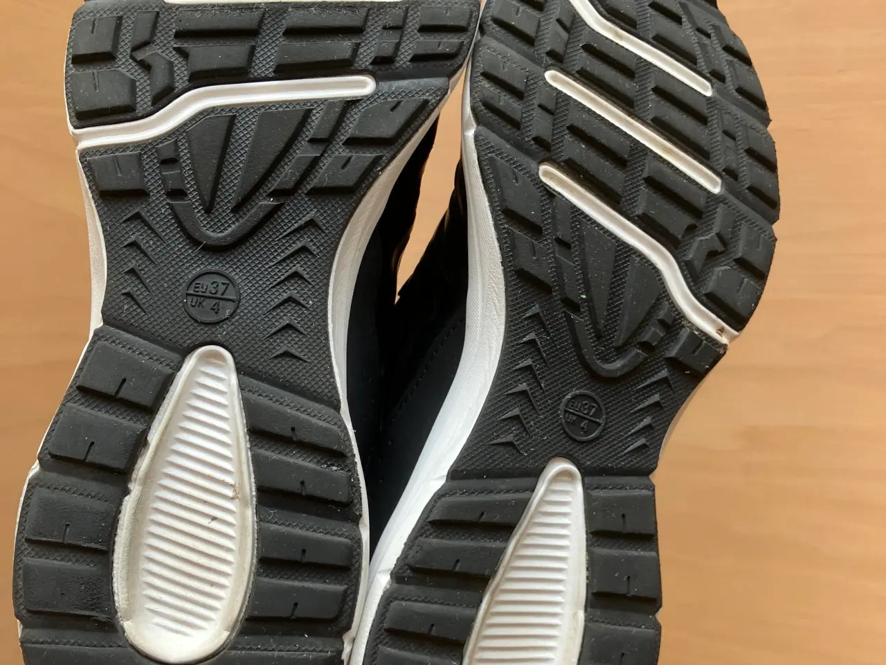Billede 4 - Sorte Crivit letvægts sneakers str. 37