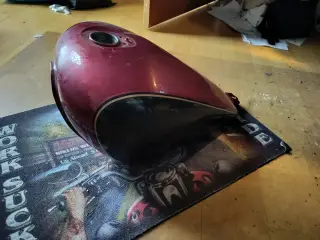 Kawasaki VN 800 ? Tank
