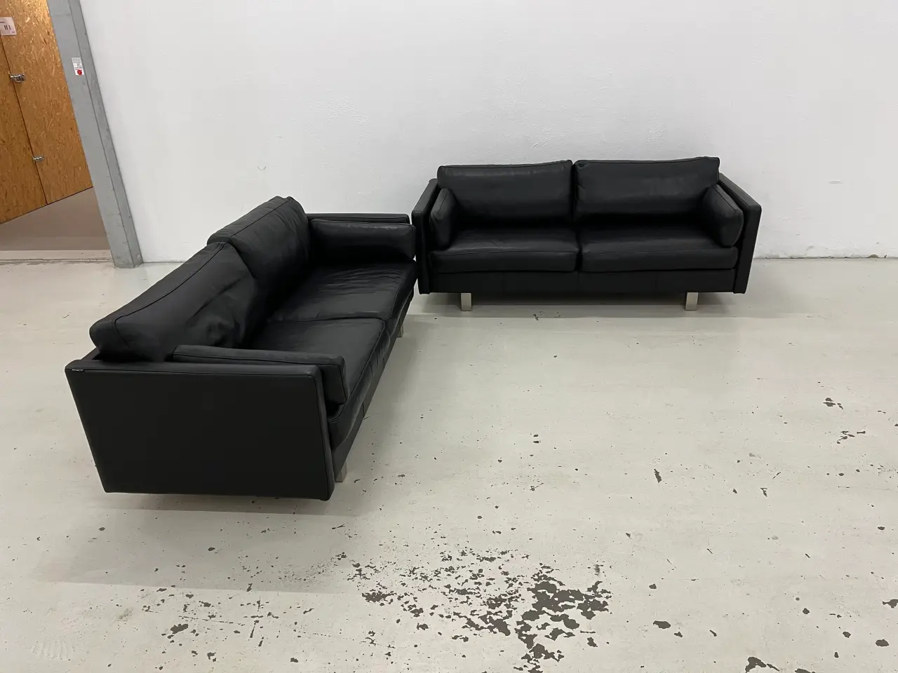 Billede 1 - Skalma Bonn 2x2,5 Pers.Sofaer i sort okse læder.