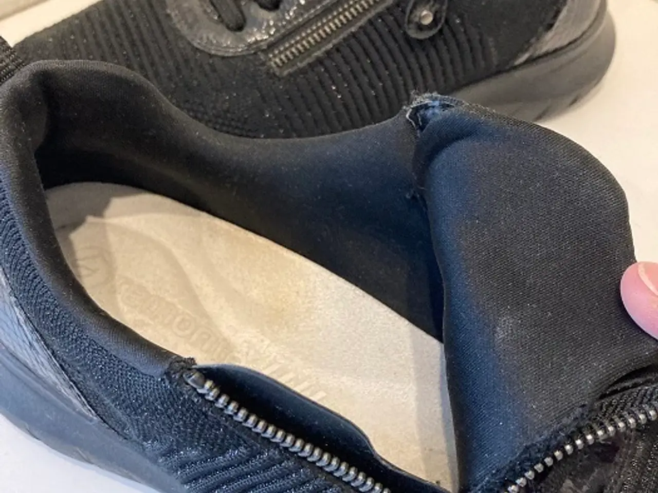 Billede 3 - Sneakers, str. 40, REMONTE , Sort, Næsten som ny
