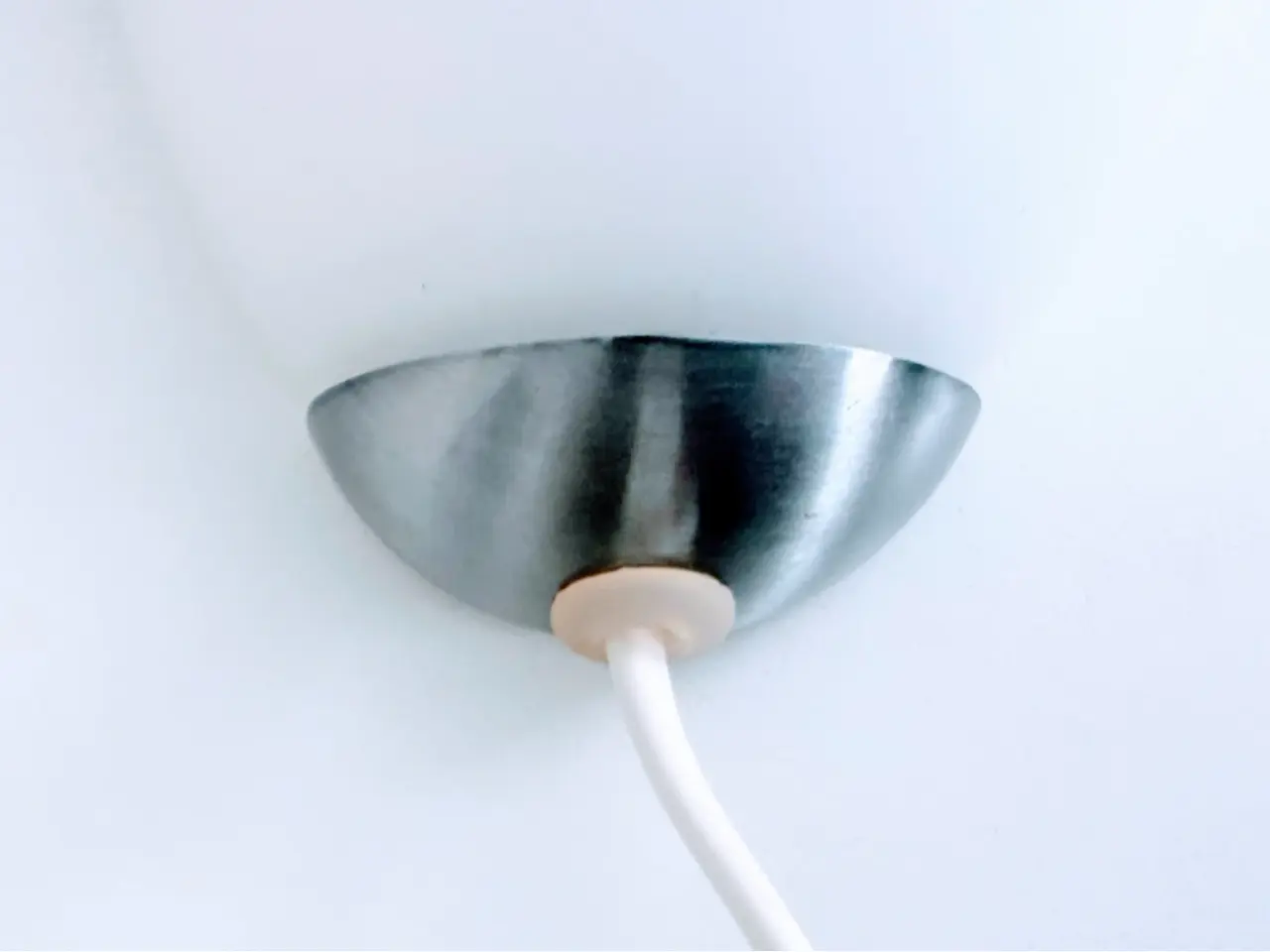 Billede 9 - Flot IKEA Santir væglampe m. hvid skærm i mat glas