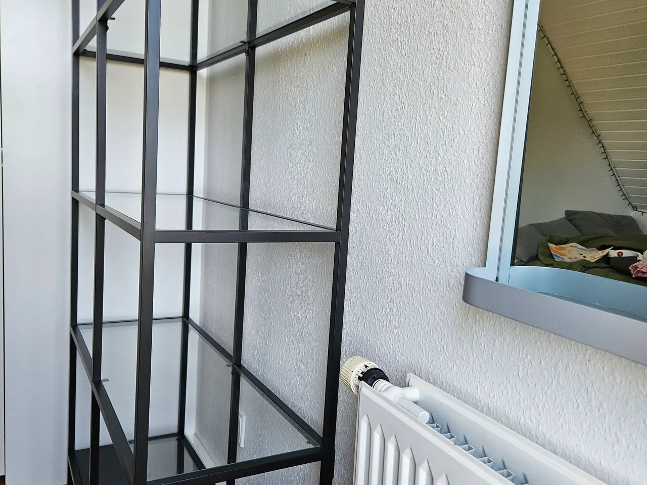 Billede 2 - IKEA Vittsjö reol sort og glas