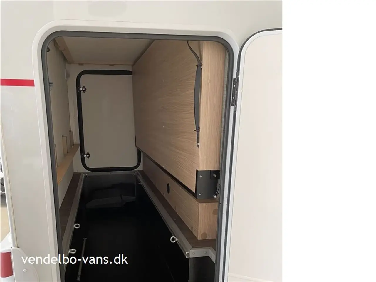 Billede 7 - 2019 - SunLight A 68 EN EJERS - Praktisk familecamper med køjer, 6 sele -og sovepladser - variabel garage