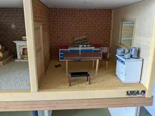 Dukkehus med møbler
