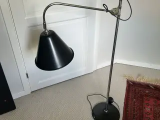 Gubi gulvlampe sort/krom ø 28
