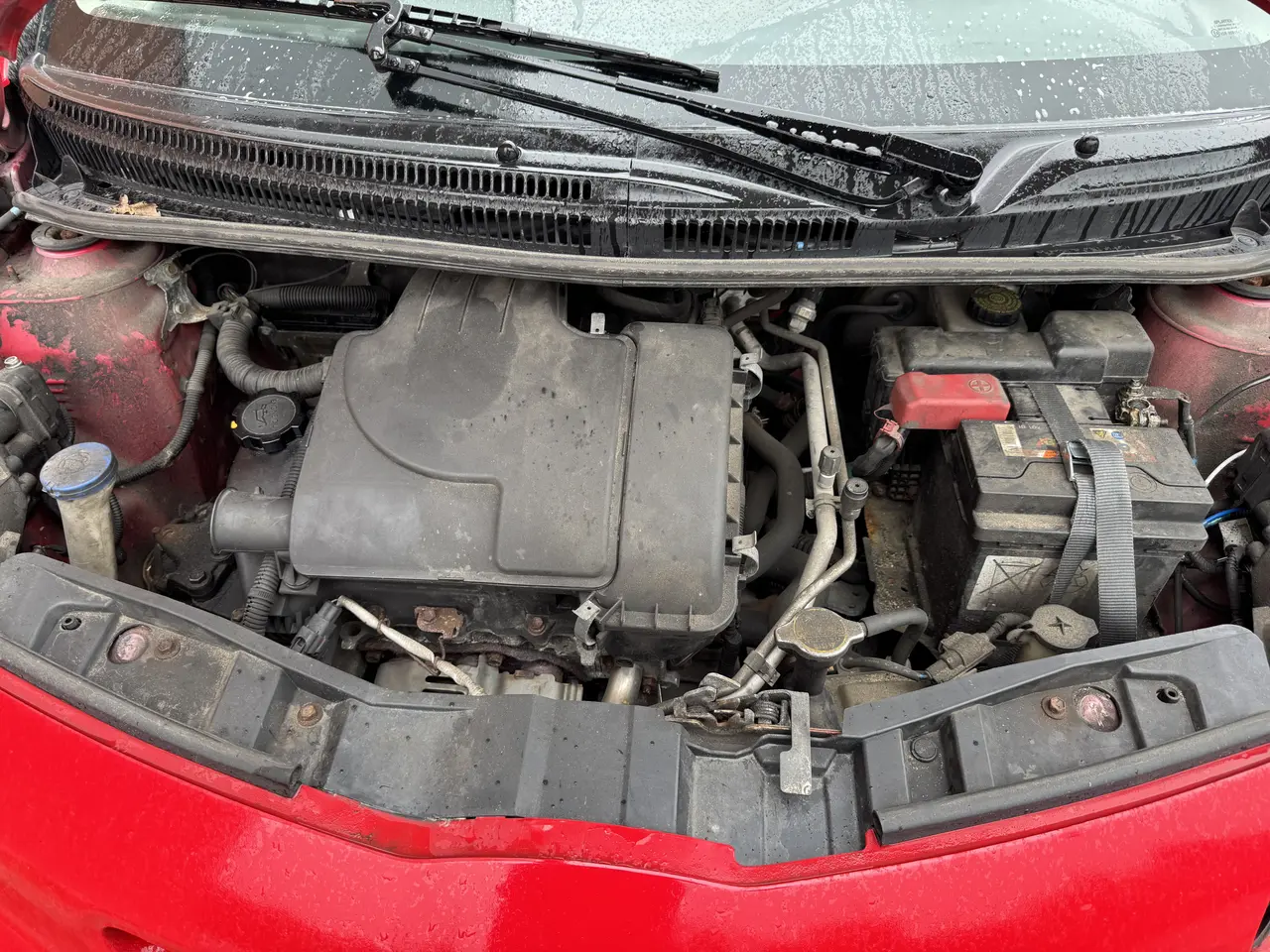 Billede 8 - Velholdt og velkørende rød Toyota Aygo.