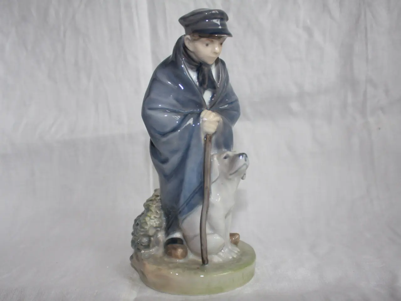 Billede 1 - Hyrde med hund, figur fra Royal copenhag