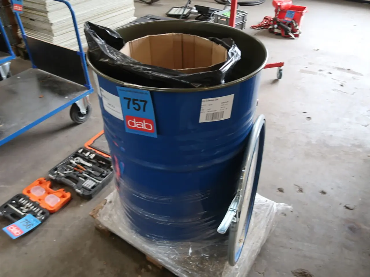 Billede 2 - Tønde med Ca. 200 kg alu tråd