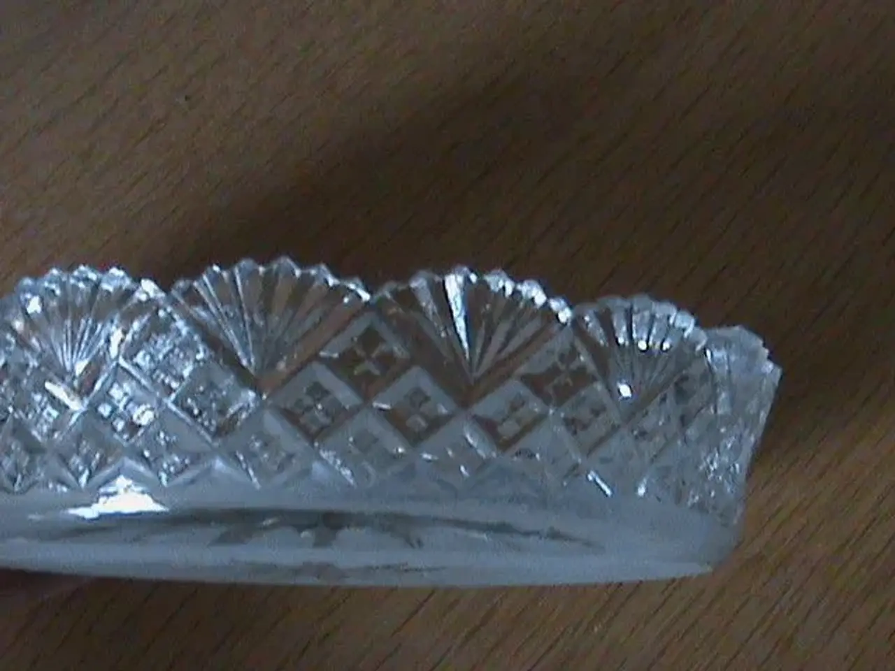 Billede 3 - Todelt glas skål med mønster i kant og bund