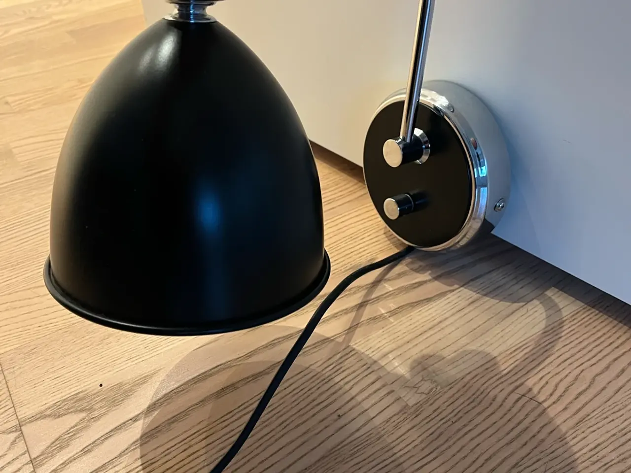 Billede 1 - Væglampe med lysdæmpning