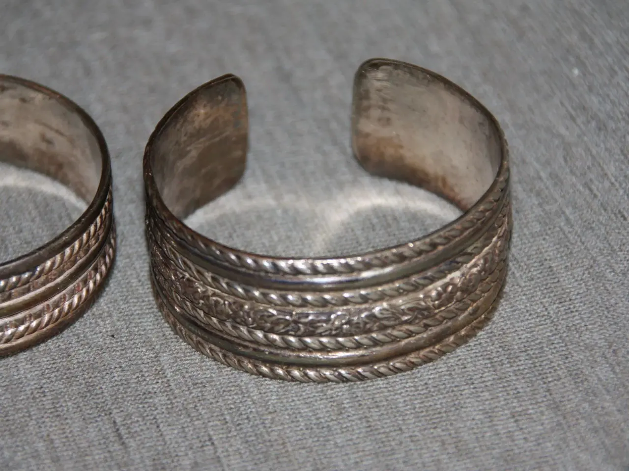 Billede 3 - Sølvarmbånd fra Tunisia bredde 2,7 cm og 2 cm