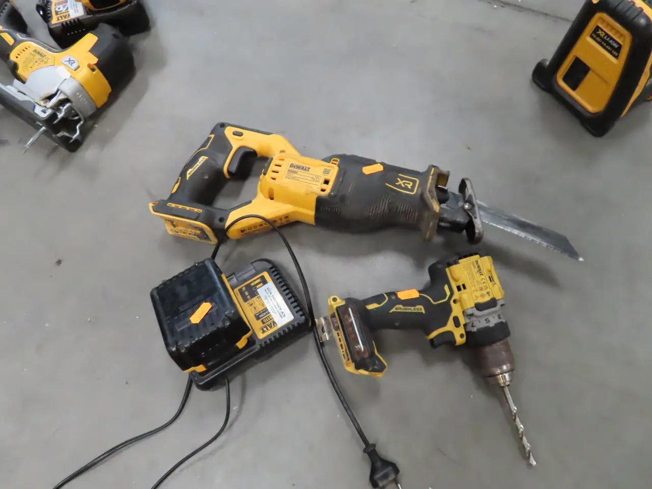 Billede 1 - 2 stk. Akku håndværktøj DEWALT DCD800, DCS382 med batteri og lader