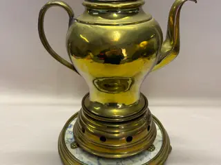 Antik kaffekande i messing med fyrfad (30 cm)
