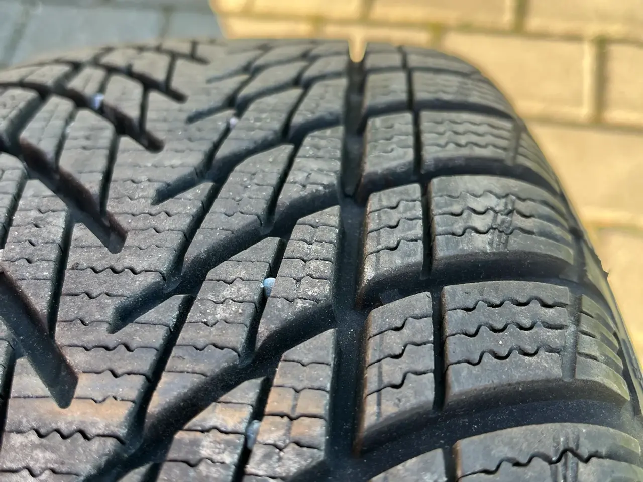 Billede 4 - Goodyear vinterdæk 205/60 R16 kun kørt en sæson