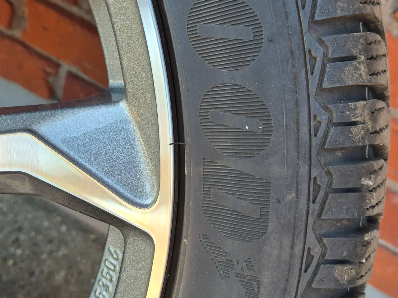 Billede 2 - Komplet vinterhjul på alufælge 225/45 R17