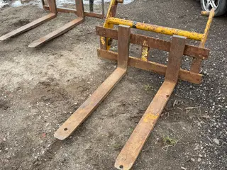 - - - Pallegafler 120cm ramme og 120 cm gafler - Hydrema beslag