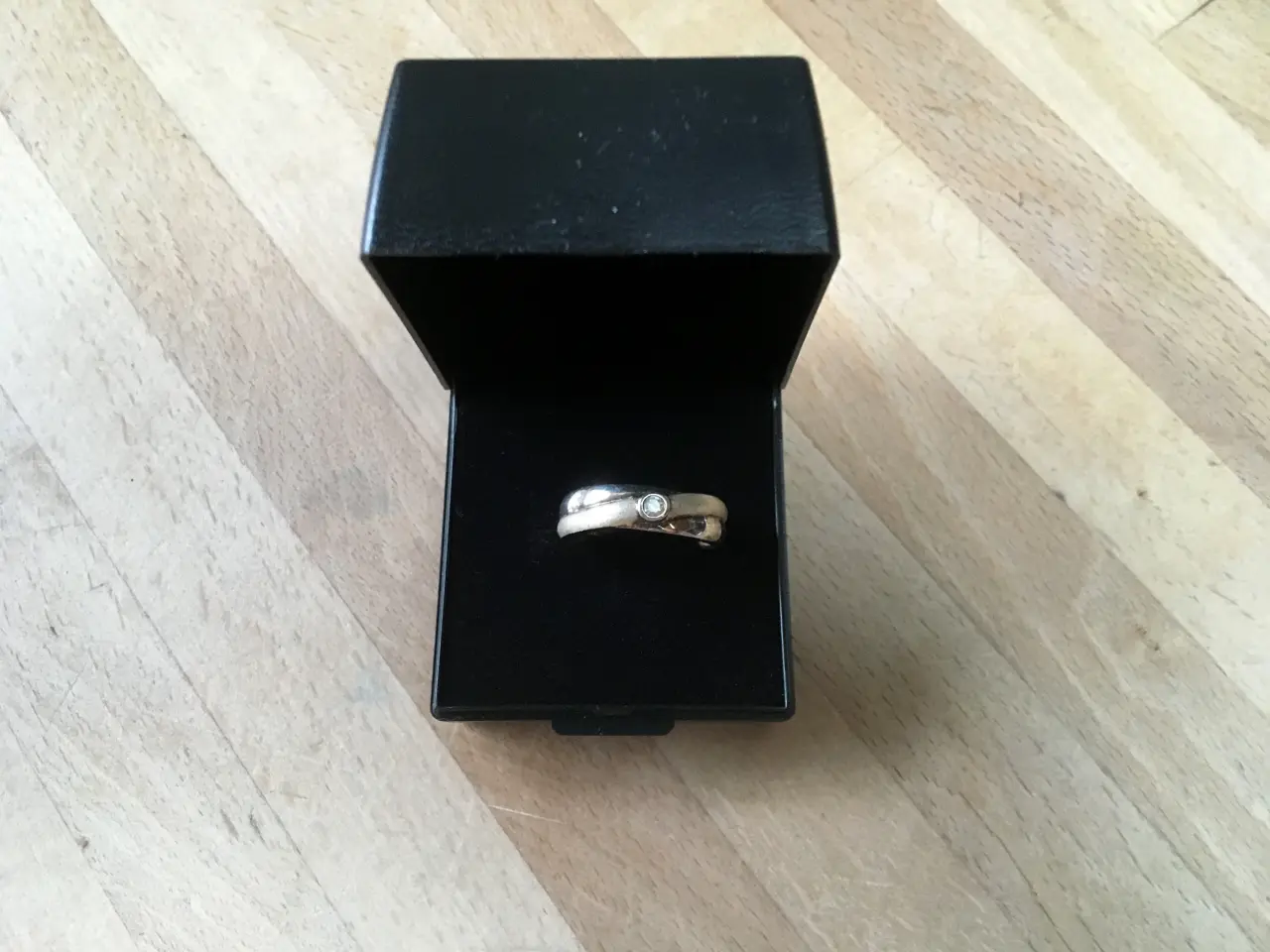 Billede 3 - Fingerring i sølv med hvid zirkon