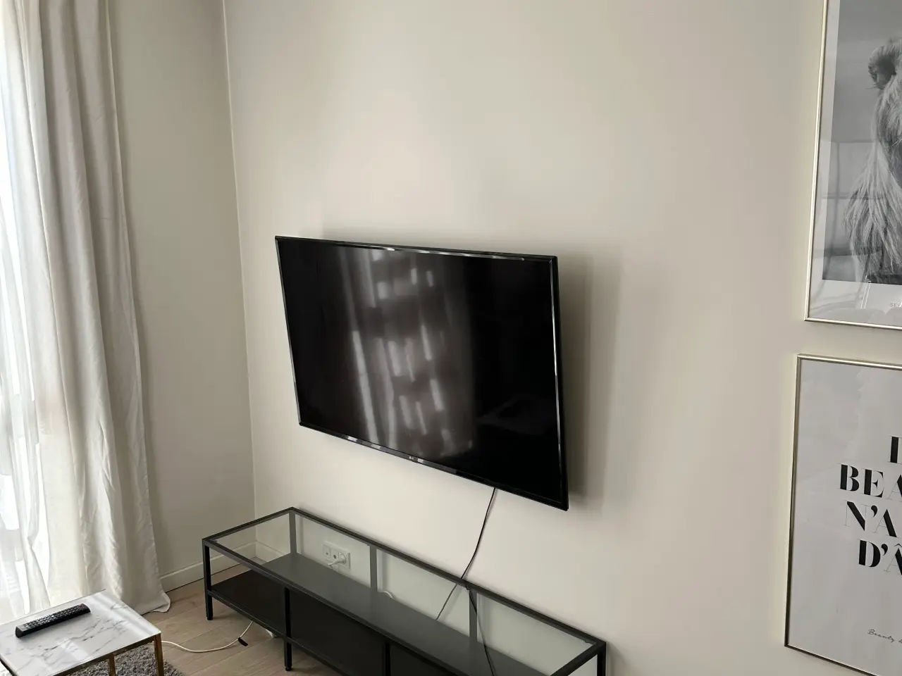 Billede 6 - TV bord i mørkt træ med glas 