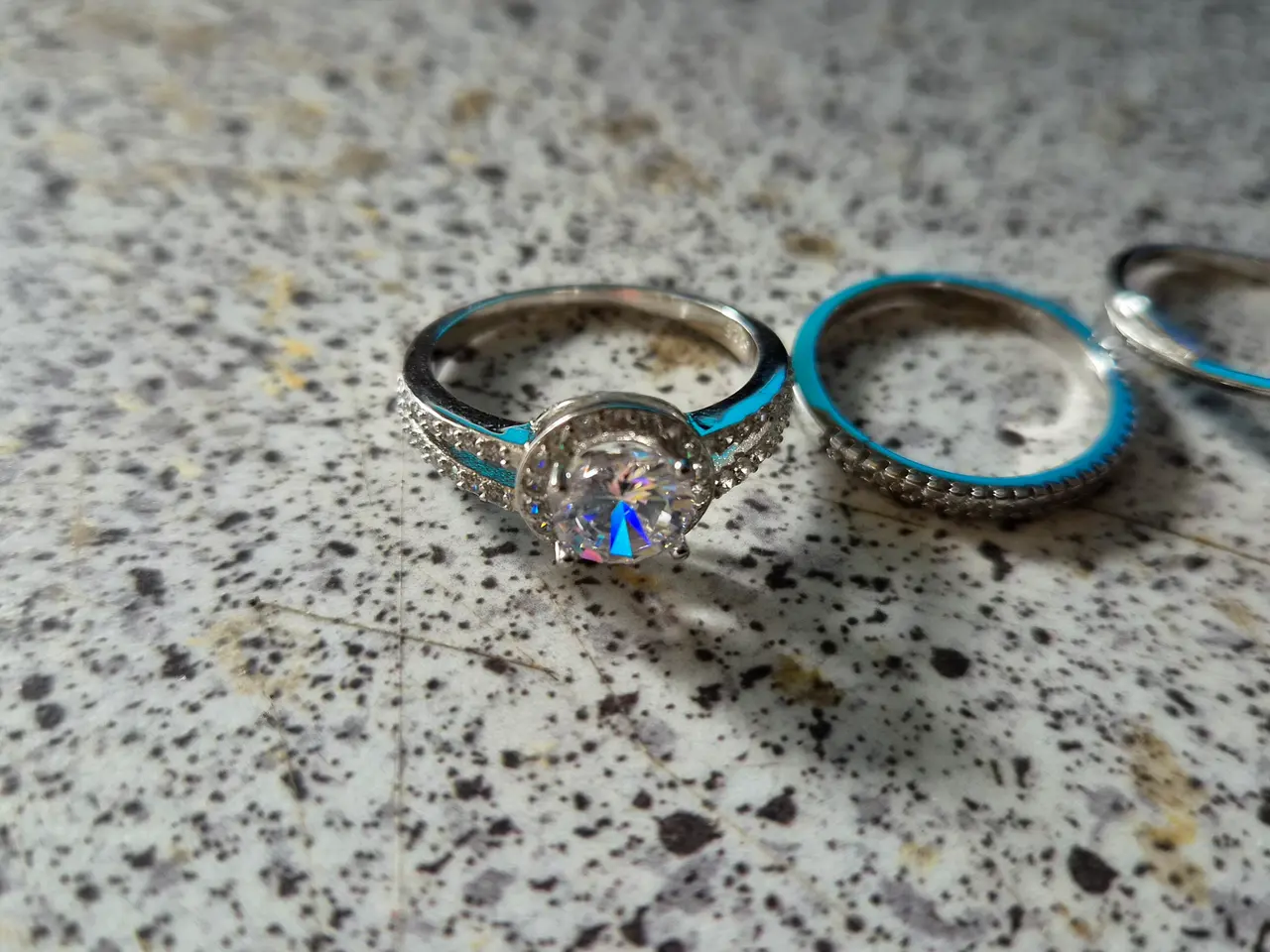 Billede 7 - Sølv fingerringe med diamant lignende sten