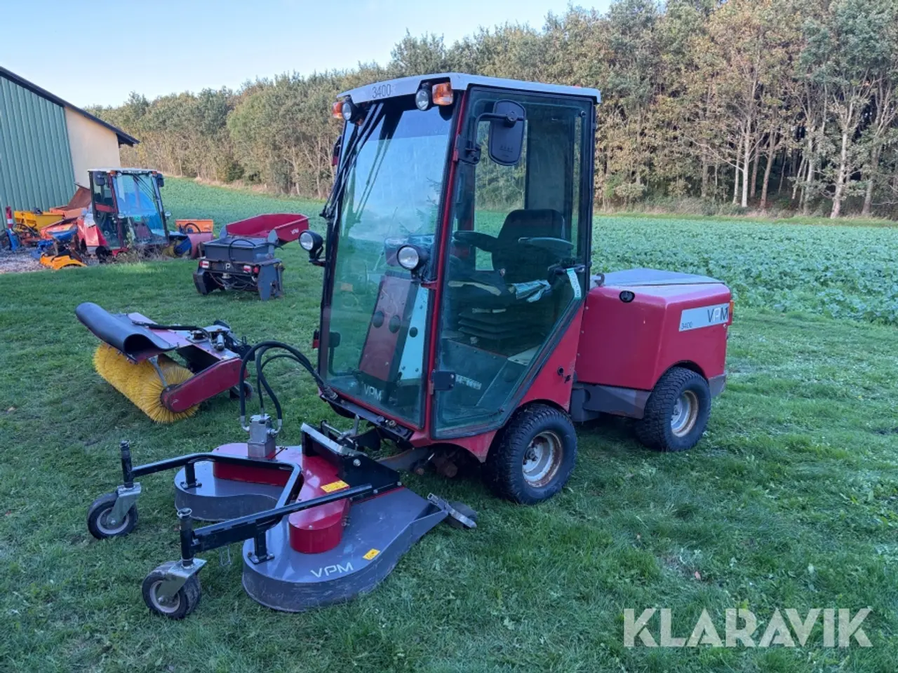 Billede 1 - Redskabsbærer Vpm 3400 med klipper og kost