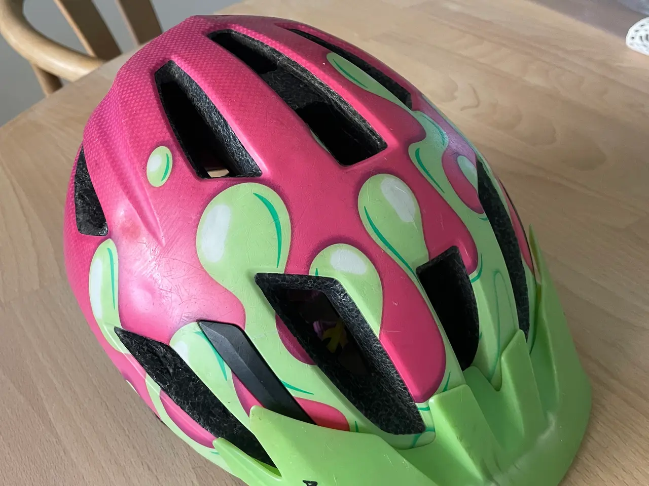 Billede 2 - Fin cykelhjelm med lys