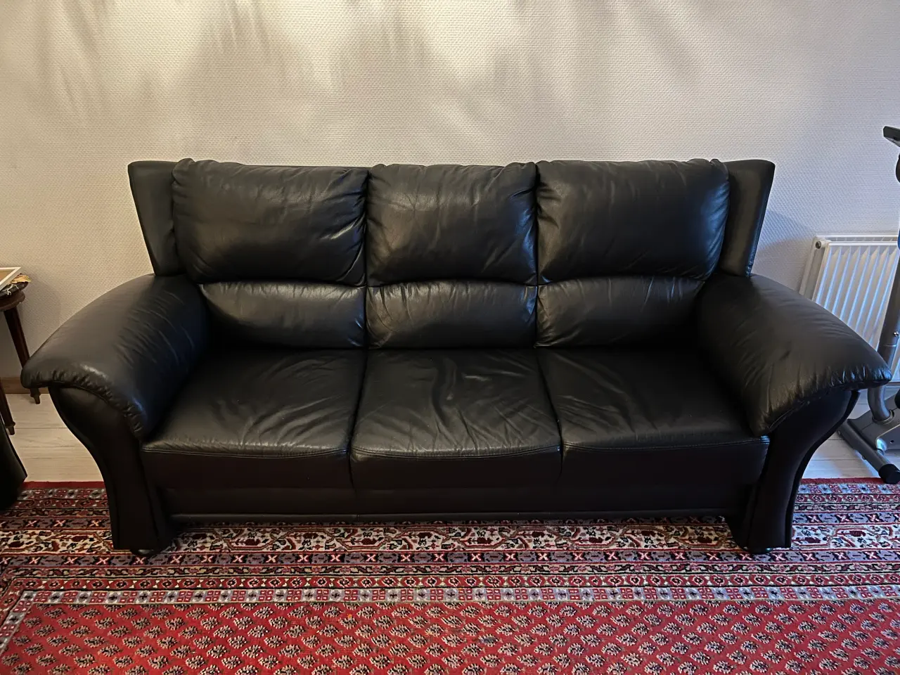 Billede 1 - Gratis sofasæt 3+2 Pers. I sort læder