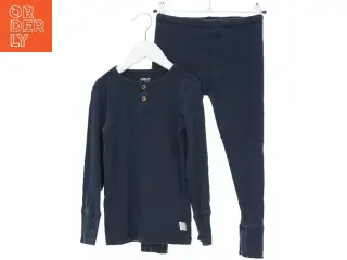 Mørkeblåt sæt med trøje og leggins fra Pomp de Lux (str. 122)
