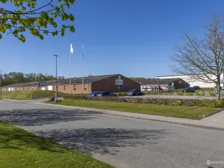 361 og/eller 722 kvm. lager/produktion med tilhørende kontor lige ved E20