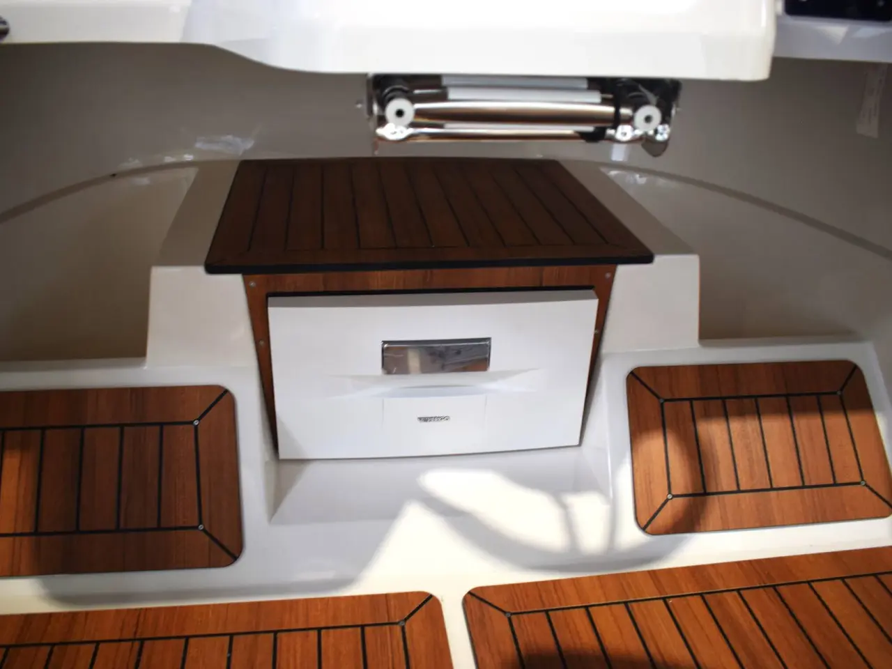 Billede 8 - Corsiva 607 Runabout - 25 HK Yamaha/Udstyr