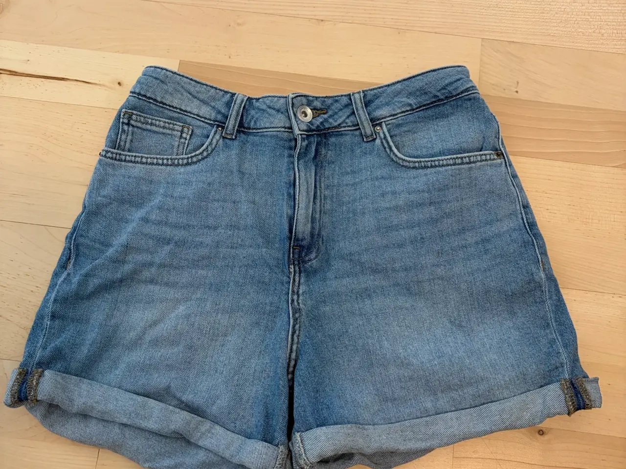 Billede 1 - Blå denimshorts fra Only