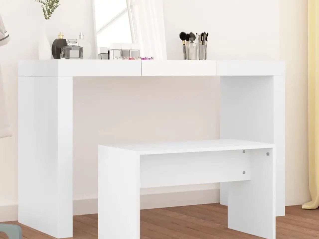 Billede 1 - Makeupskammel 70 x 35 x 45 cm - hvid