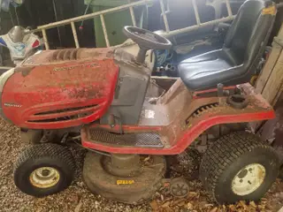 Havetraktor/plæneklipper gives væk. Defekt.