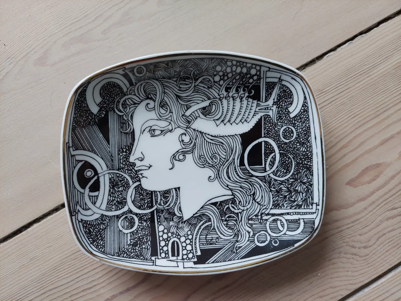 Billede 1 - Vintage Endre Szász porcelænsplatte (12x14,5)
