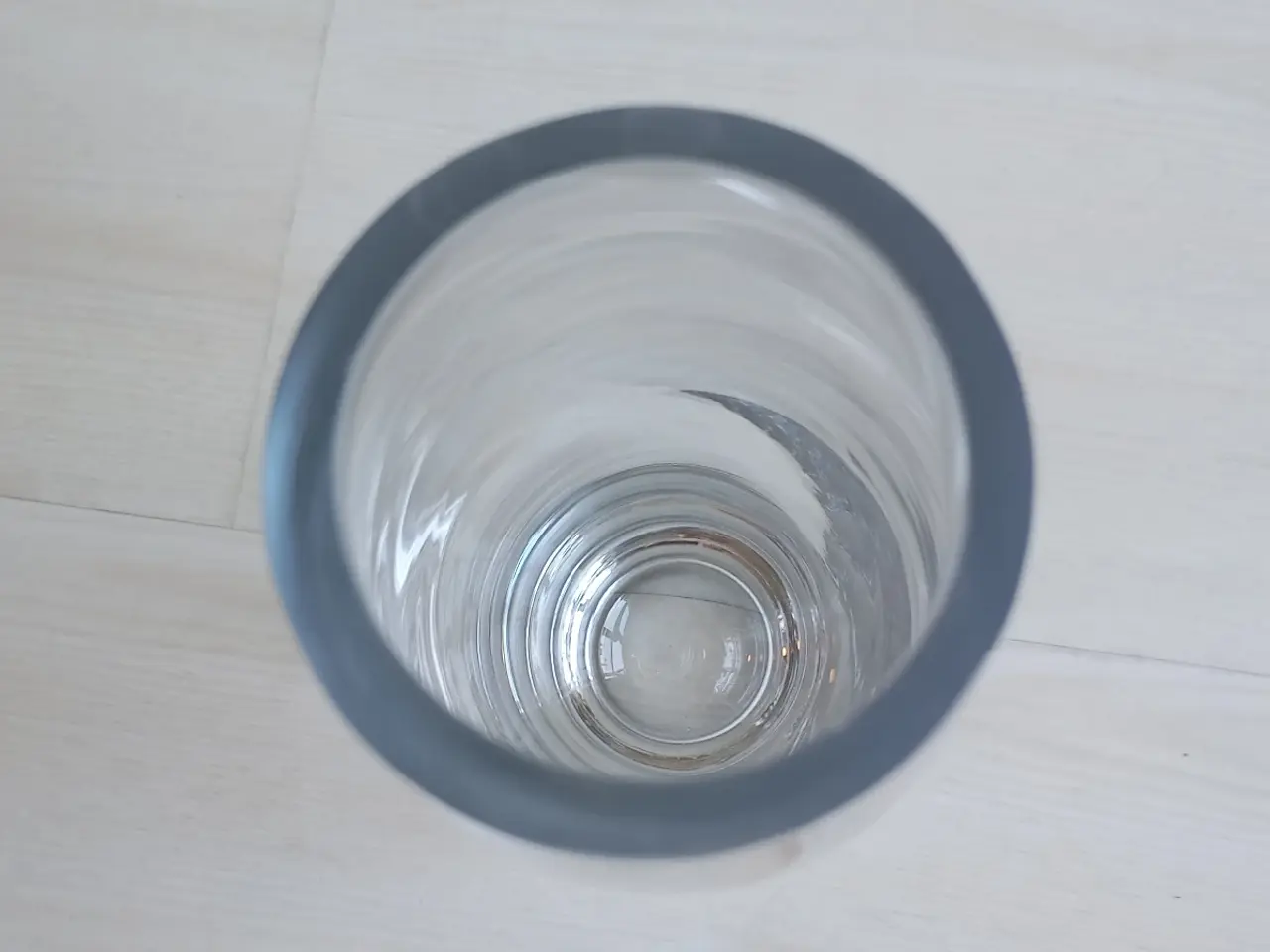 Billede 5 - Slank høj glasvase, højde 28,5 cm