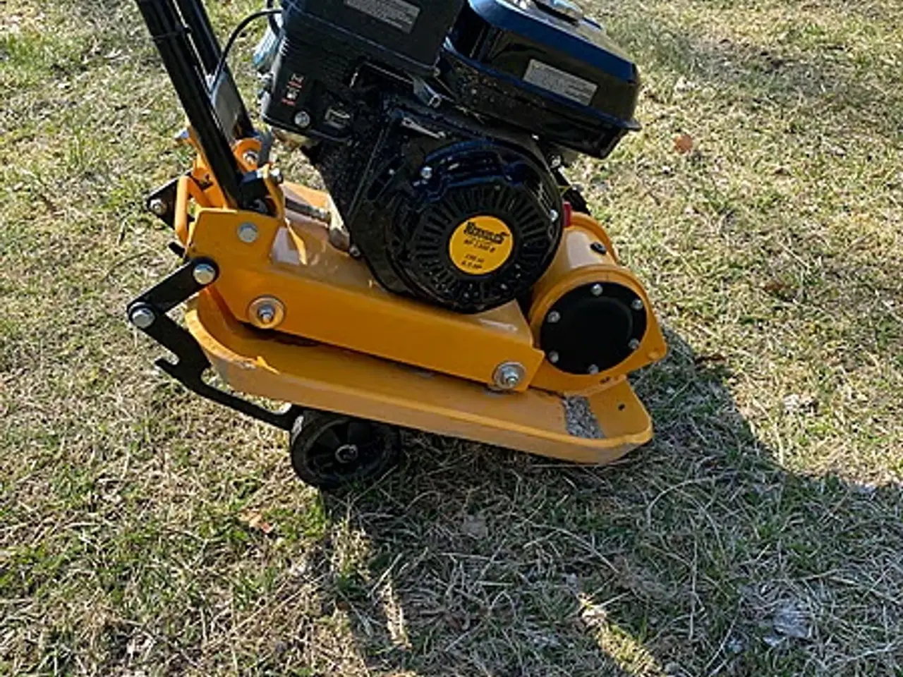 Billede 2 - Udlejes – Pladevibrator, 83 kg