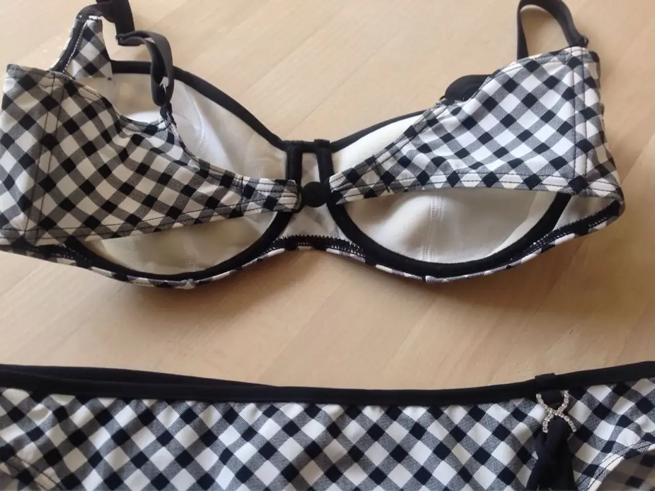 Billede 2 - Flot bikini fra Sunflair.