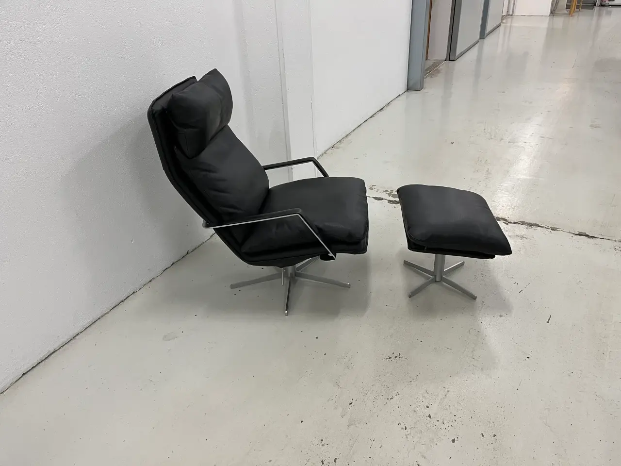Billede 4 - Søren Lund SL330 hvilestol m/skammel i sort solid.