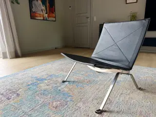 Poul Kjærholm PK22 – Tidsløs designklassiker i flo