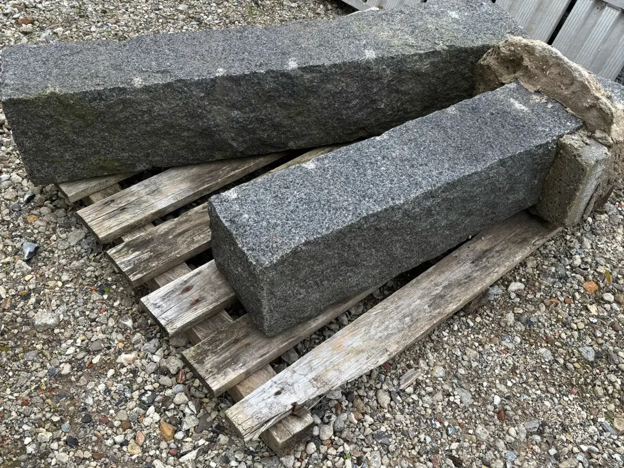 Billede 1 - Granit søjler
