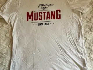 T-shirt med Ford.