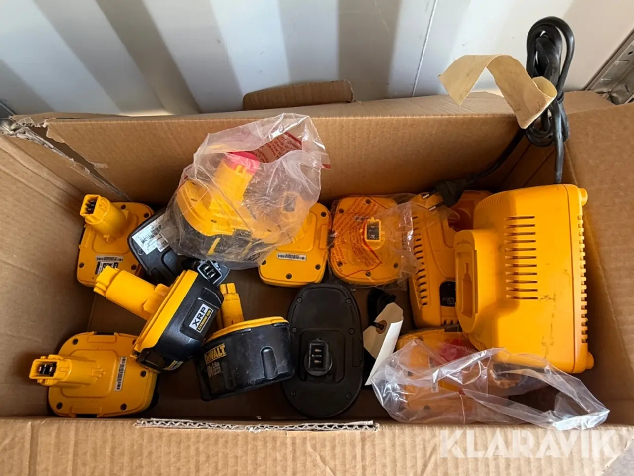Billede 3 - Batterier og oplader DeWALT 18 V