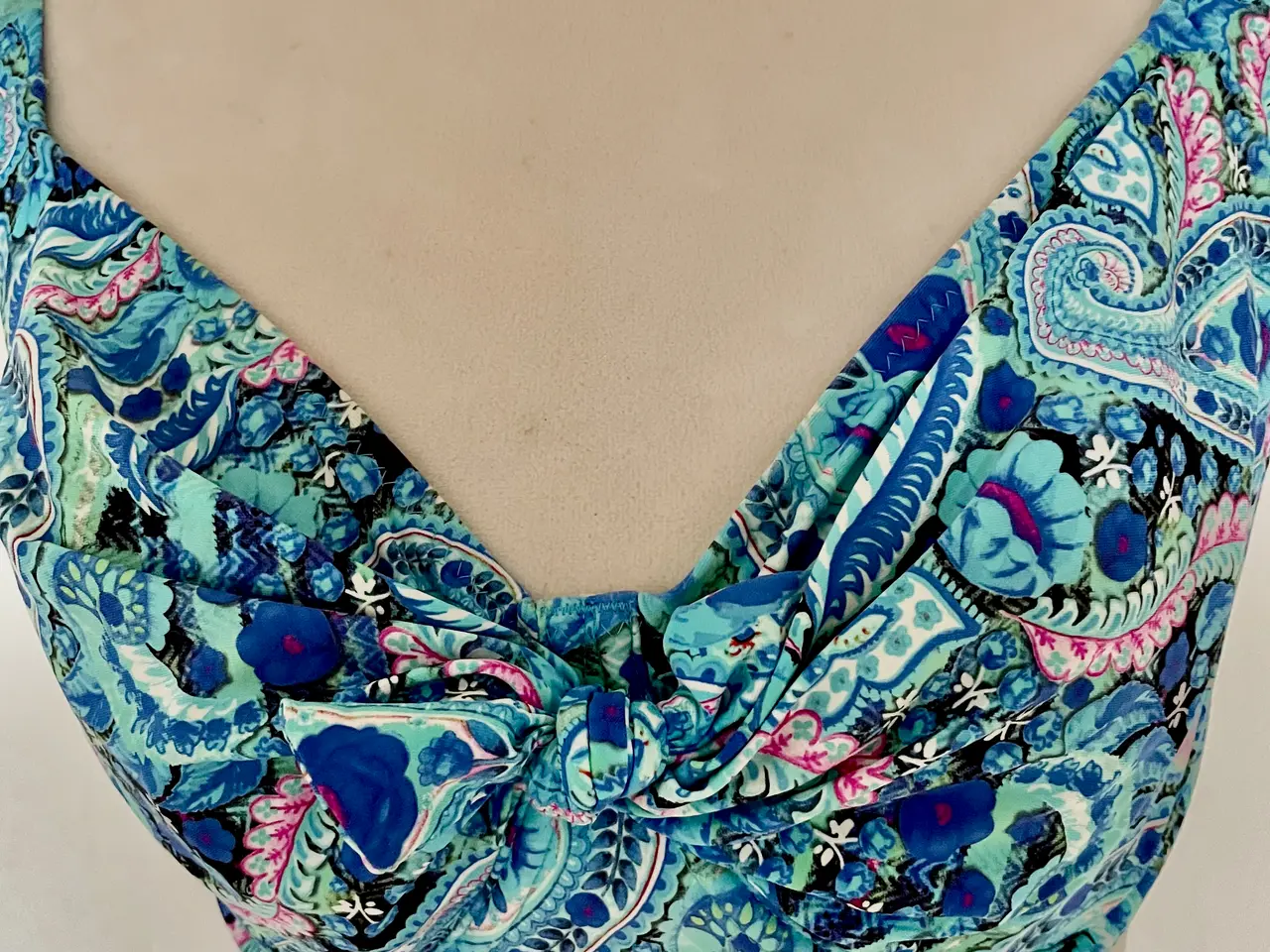 Billede 5 - YDERLIGERE NEDSAT Flot Saltabad bikini, flerfarvet
