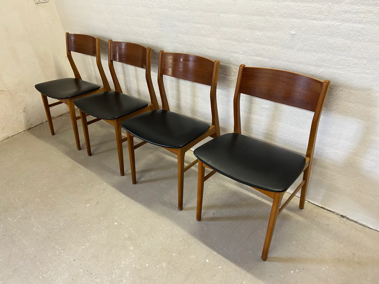 Billede 2 - Sæt med 4 klassiske danske vintagestole i teak
