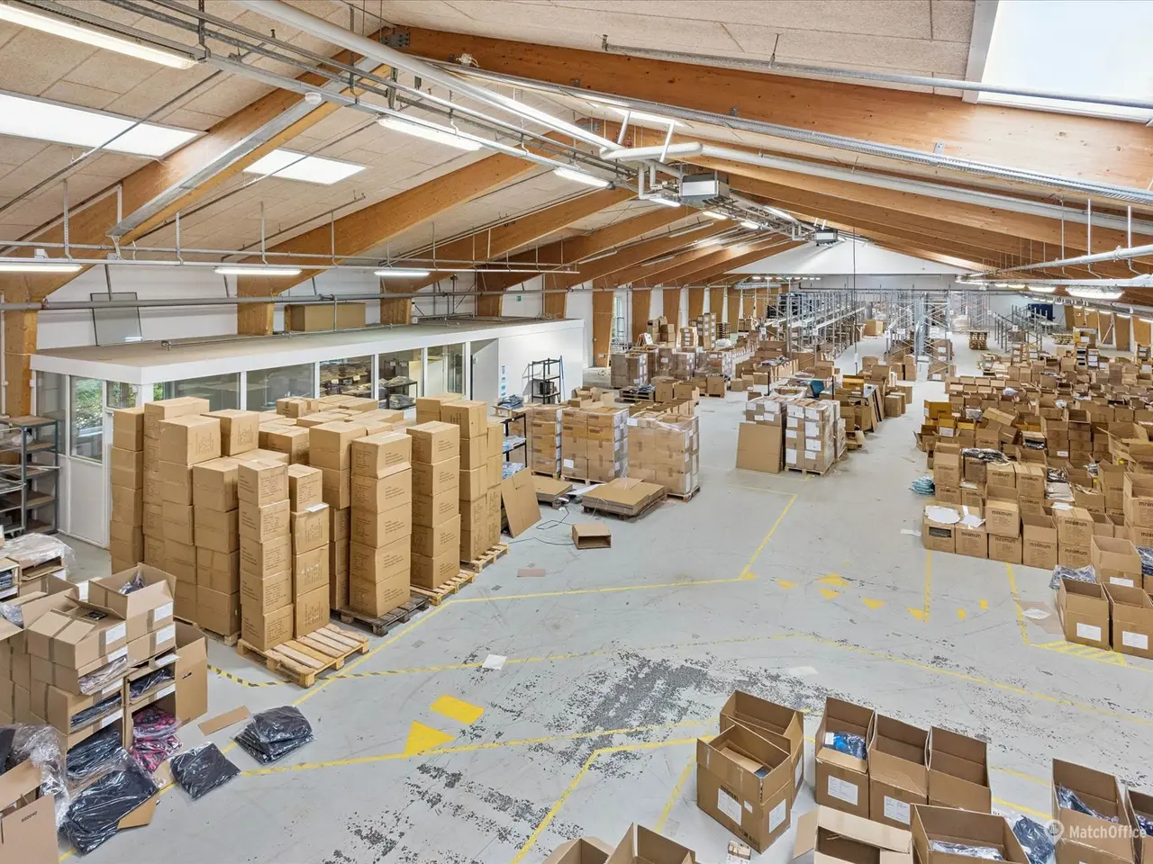 Billede 9 - Højloftet lagerlejemål med gode logistikforhold