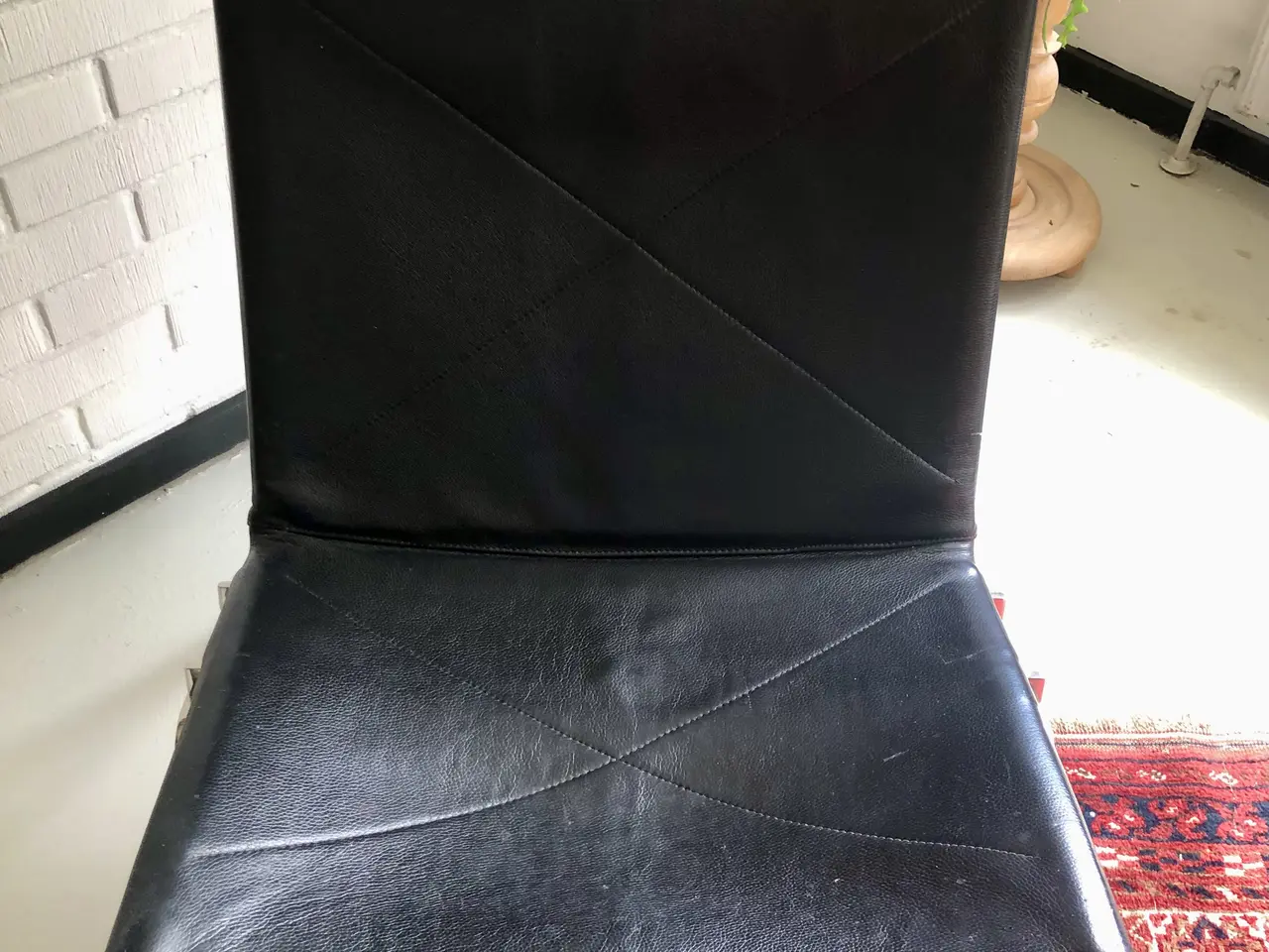 Billede 2 - Læder loungechair sort.